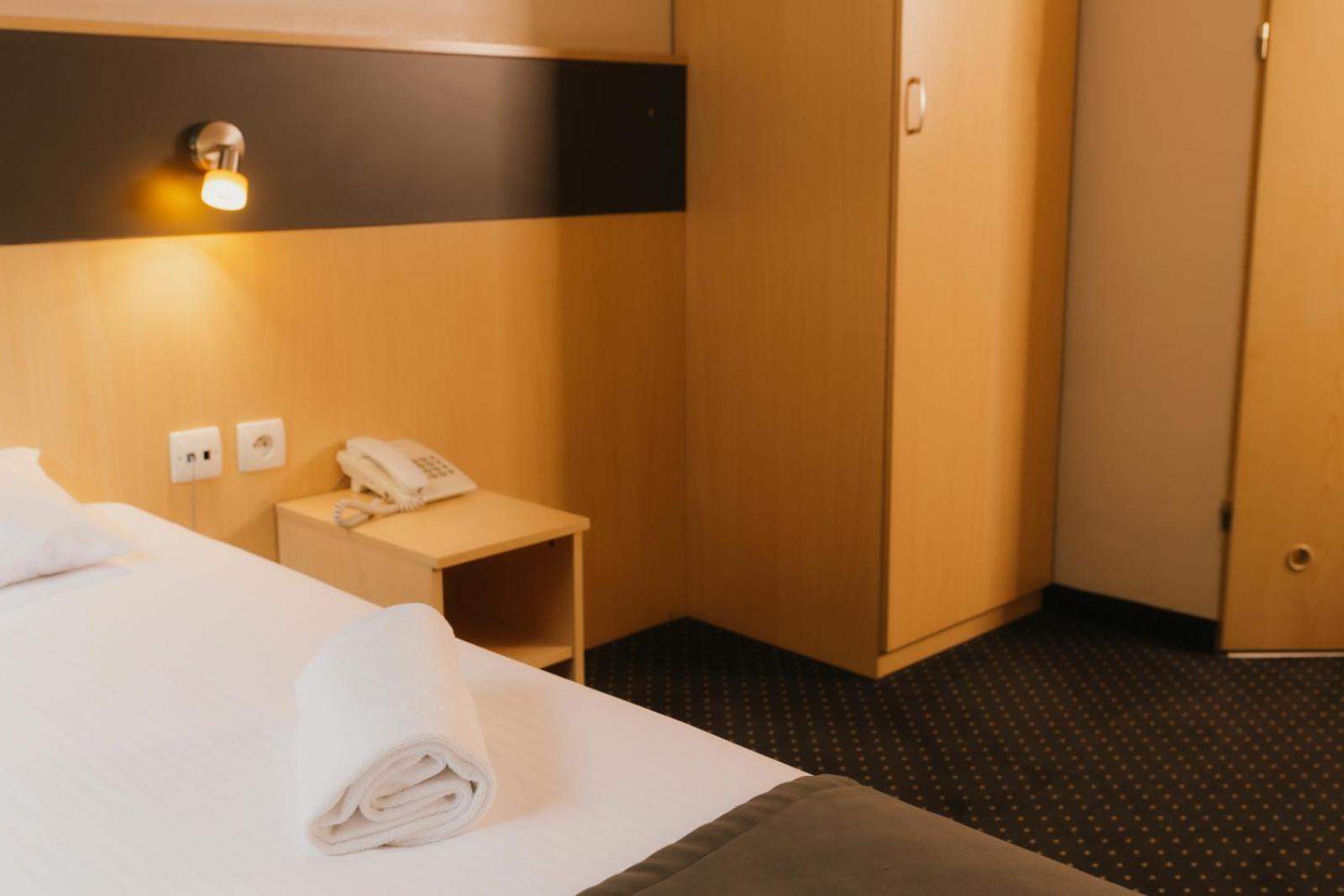 Economy Silesian Hotel Katowice Exterior photo